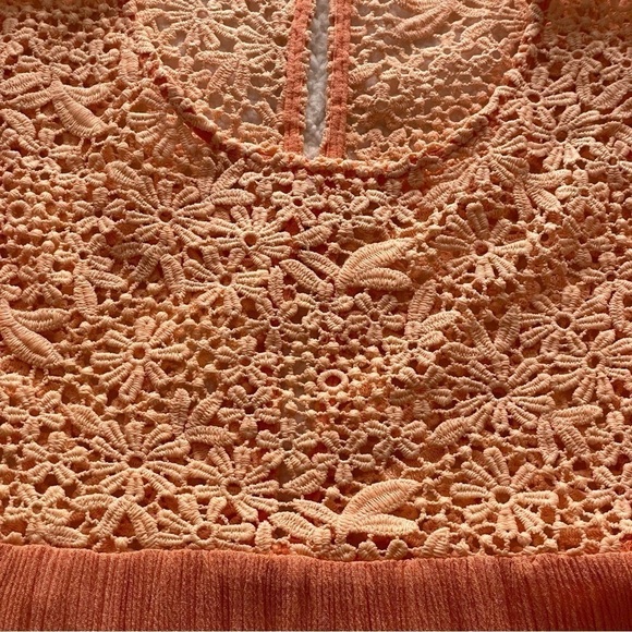 ✅HOST Pick✅ Gimmicks by BKE Cold Shoulder Top, Medium - Picture 8 of 9